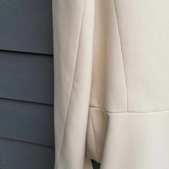 Kasper Tan Lightweight Ruffle Collar Pants Suit Size 16 - Picture 11 of 12